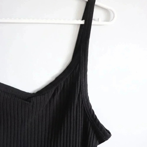 Old Navy Women's XL Black Ribbed Fitted Stretchy Cropped Sleeveless Tank Top - Picture 4 of 7